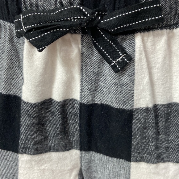 Women’s Old Navy plaid “Fa La …” pajama top and plaid long bottoms. Size M. - Picture 6 of 14